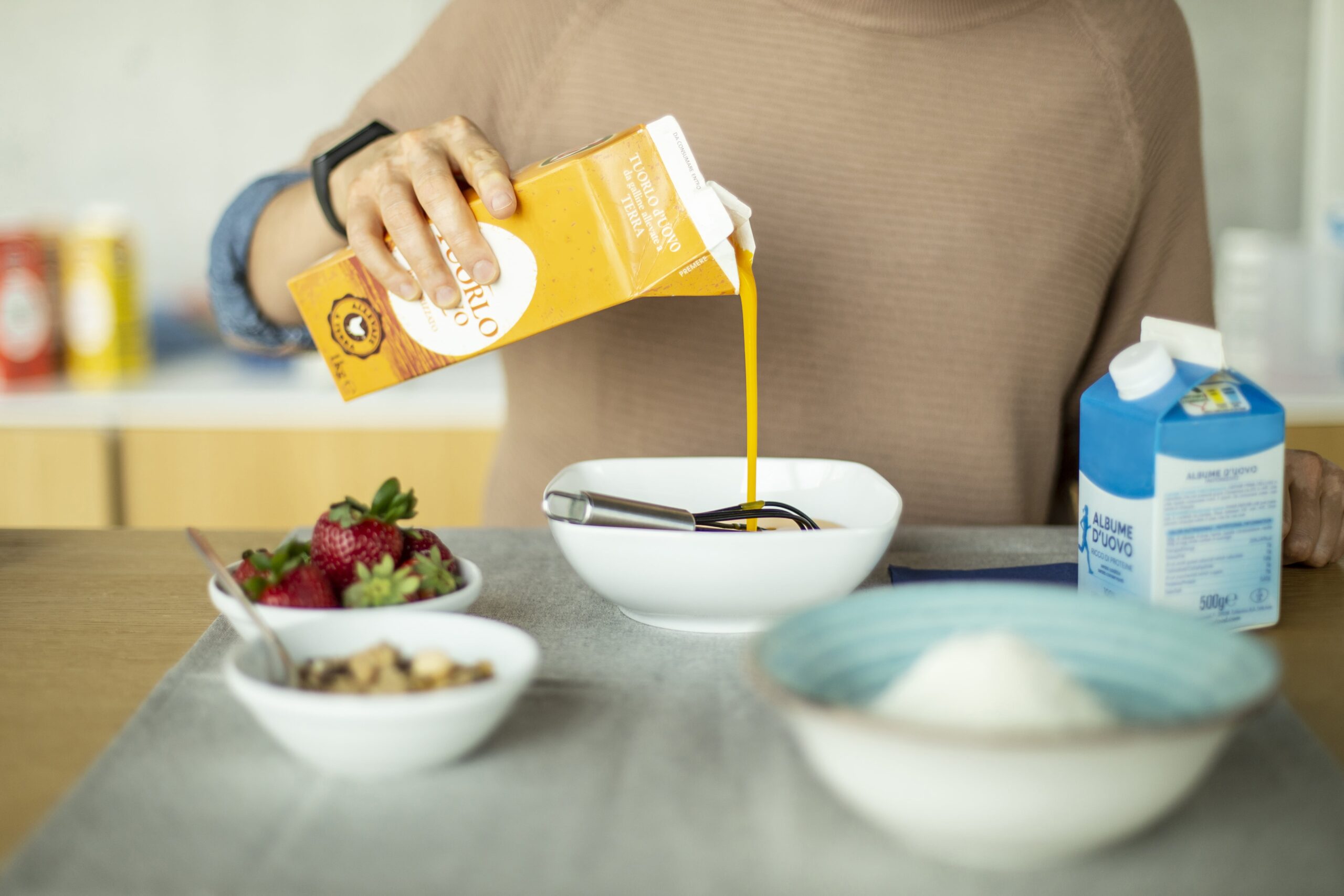 Liquid egg packaging